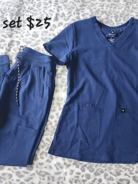 beyond scrubs Women's Navy Blue Scrub Top and Jogger Set